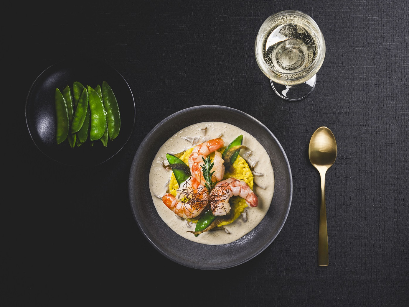 Safranrisotto mit Garnelen, Fenchel, Zuckerschoten und Pernodsauce