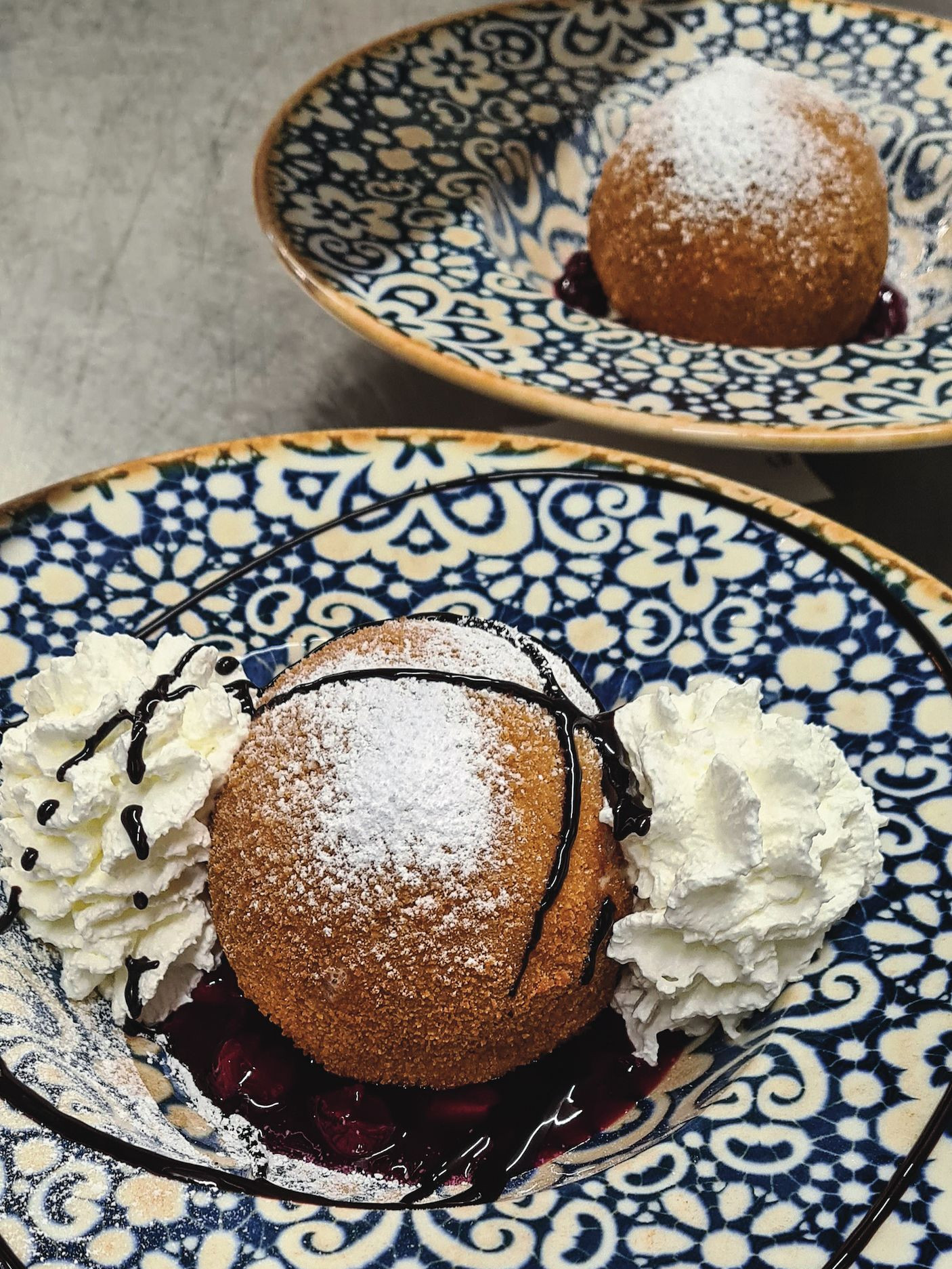 Dessert Kuckucksei auf dem Teller